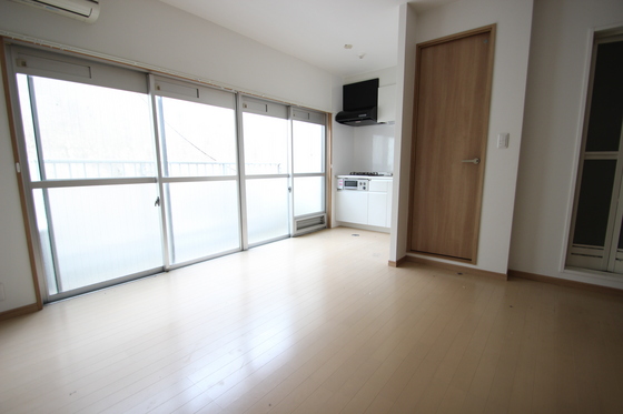 居室・リビング　※別部屋の写真です