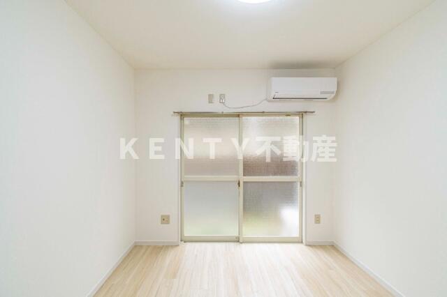 居室・リビング　こちらの居間で趣味の時間をお楽しみください