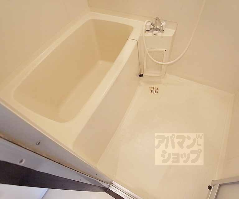 バス・シャワールーム　バスルームです。