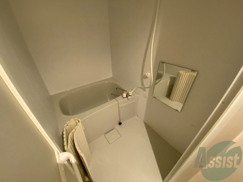 バス・シャワールーム　浴室は狭すぎず、シャワーも浴びやすそうです。