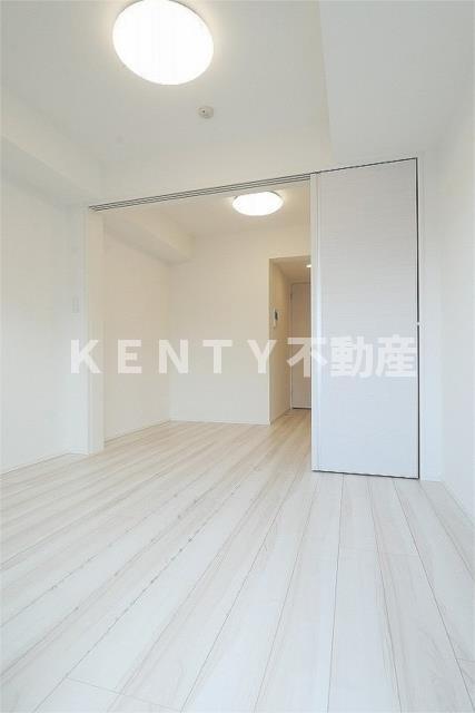 その他部屋・スペース　広くて明るい寝室