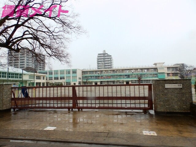 小学校　桑名市立精義小学校（小学校）まで400m