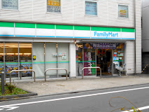 コンビニ　ファミリーマート目黒中町店（コンビニ）まで104m