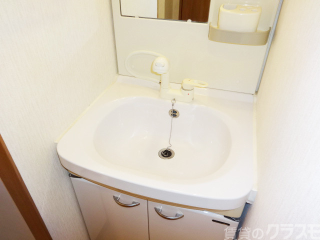 洗面設備　洗面から化粧まで！忙しい朝の準備にぴったりな洗髪洗面化粧台付