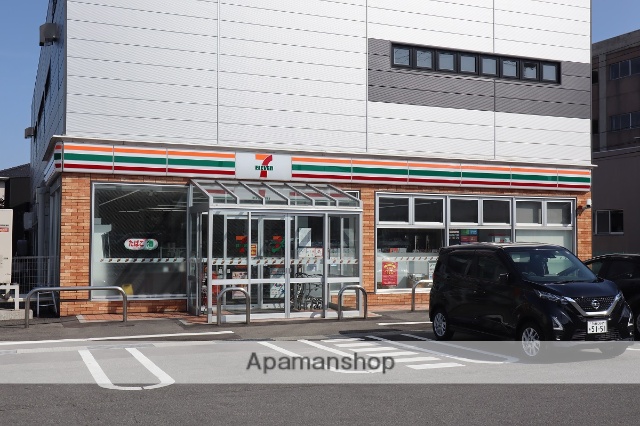 コンビニ　セブンイレブン（コンビニ）まで349m