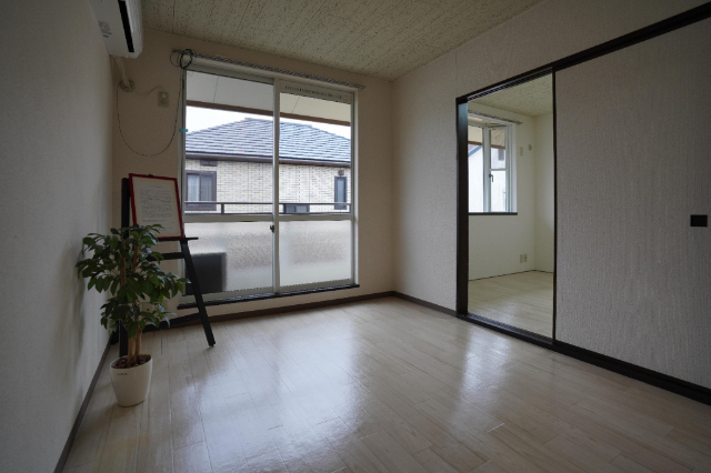 居室・リビング　同じ敷地内別のお部屋