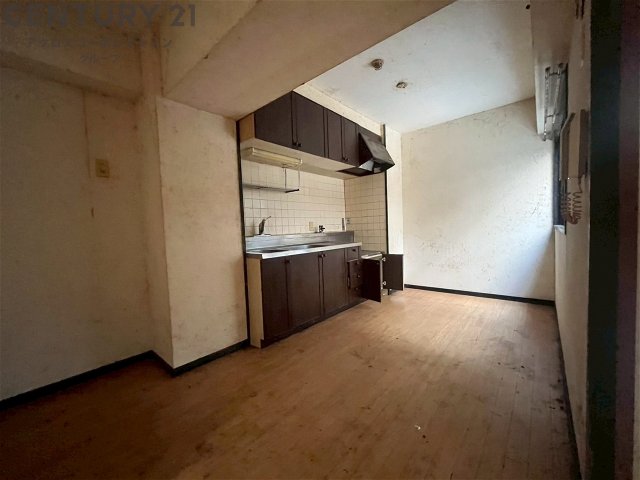 居室・リビング　床色が落ち着いた色合いで綺麗です♪