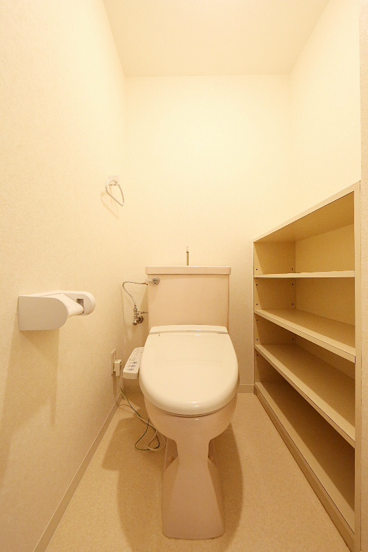 トイレ　温水洗浄便座付き