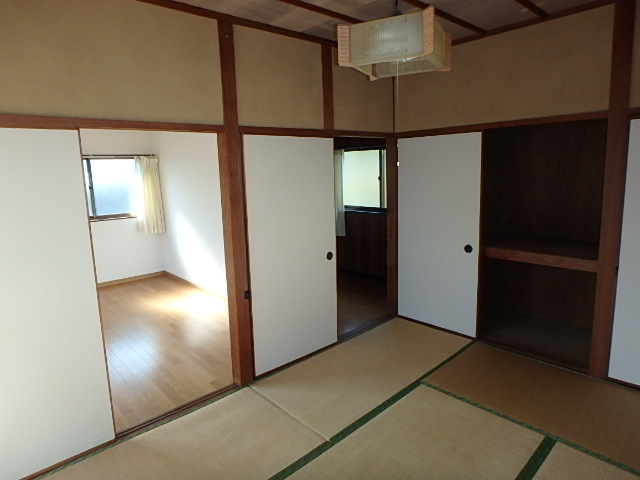 収納　２階の和室　洋室　収納