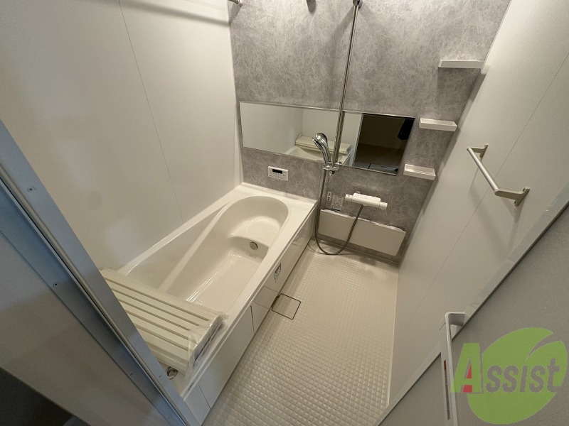 バス・シャワールーム　浴室はこちらのユニットバスです。一日の疲れを癒しましょう。