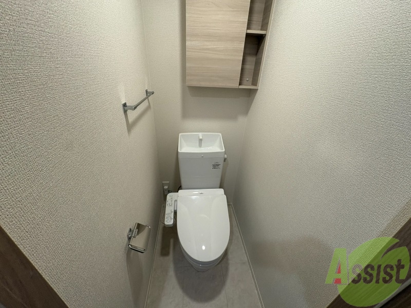 トイレ　トイレはこちらのウォシュレット付きになりますね。
