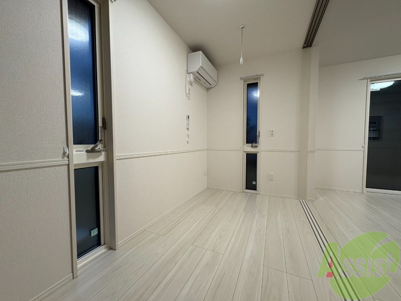 その他部屋・スペース　寝室には窓があるので、朝の目覚めが良さそうです。