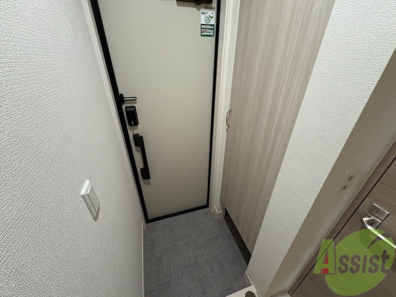 玄関　仕事から帰って迎えてくれるのはスタイリッシュな玄関です。