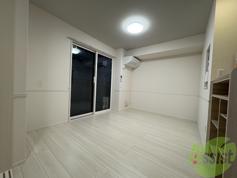 居室・リビング　大きな窓が付いていて日差しもたっぷり入ります。