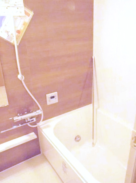 バス・シャワールーム　嬉しい追い焚き・浴室乾燥機付きです♪