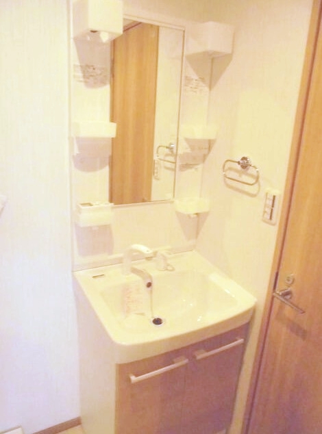 洗面設備　身支度に欠かせない独立洗面台♪