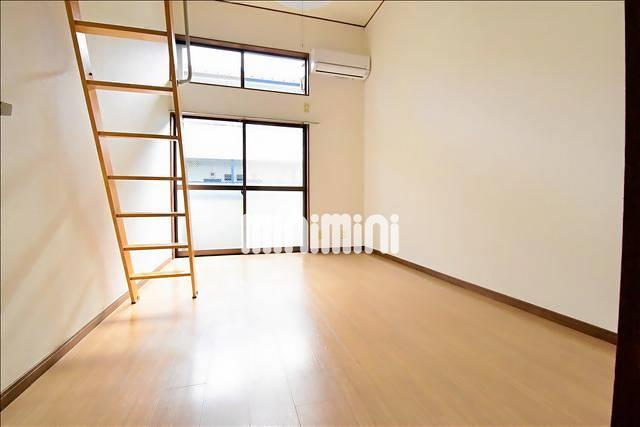 居室・リビング　ロフト付きのお部屋です