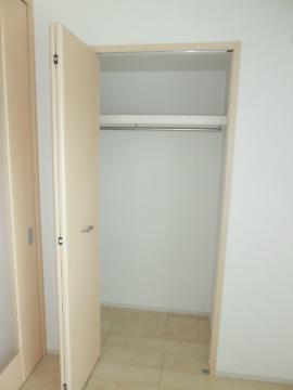 サンプラザ茨木　収納　洋室収納(開)