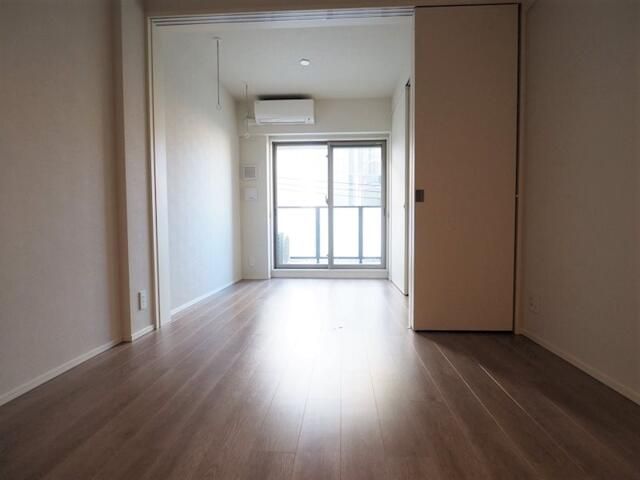 居室・リビング　こちらのリビングで趣味の時間をお楽しみください