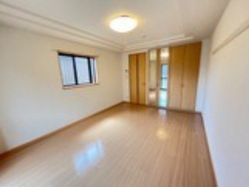 居室・リビング　同建物別部屋