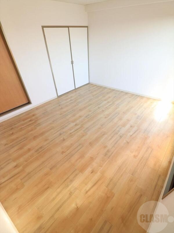 居室・リビング　７．４帖の洋室です