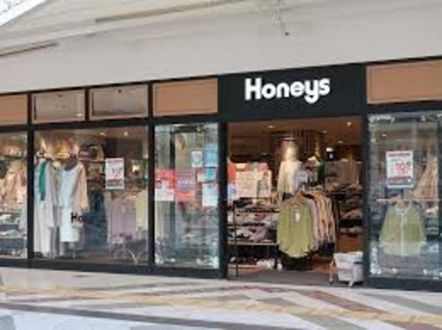 ショッピングセンター　ハニーズ蛍池ルシオーレ店（ショッピングセンター）まで569m