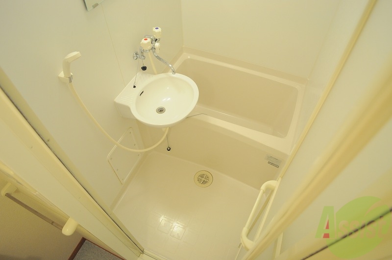 バス・シャワールーム　浴室乾燥機付きで雨の日も安心♪