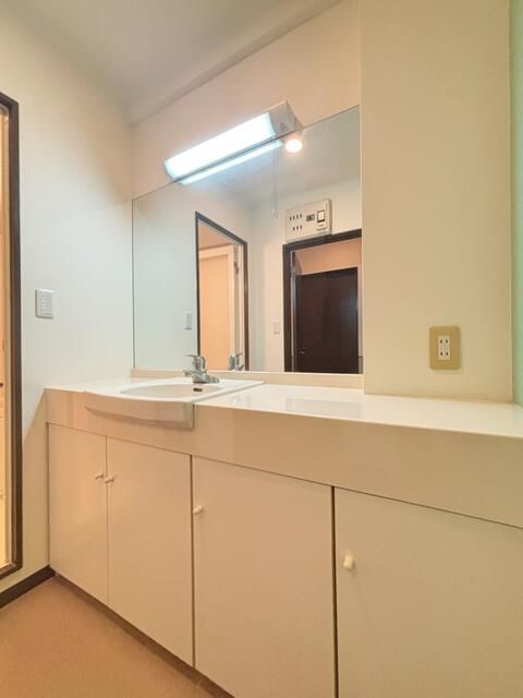 洗面設備　別部屋・反転タイプ参考写真となります