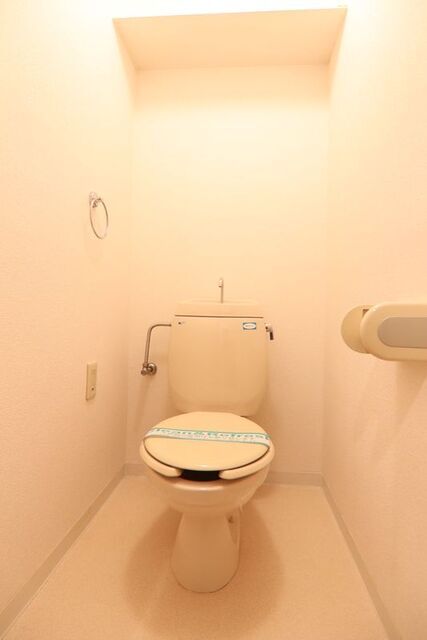 トイレ　※別室の参考写真の為、現況優先です。