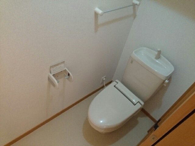 トイレ　清潔感のあるトイレです