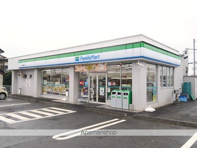 コンビニ　ファミリーマート（コンビニ）まで640m