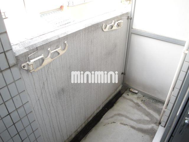 バルコニー　洗濯物もたくさん干せるベランダ