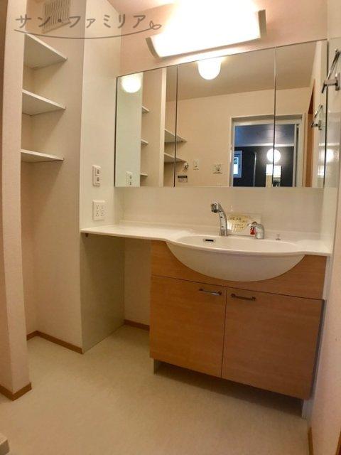 洗面設備　同一物件別部屋写真