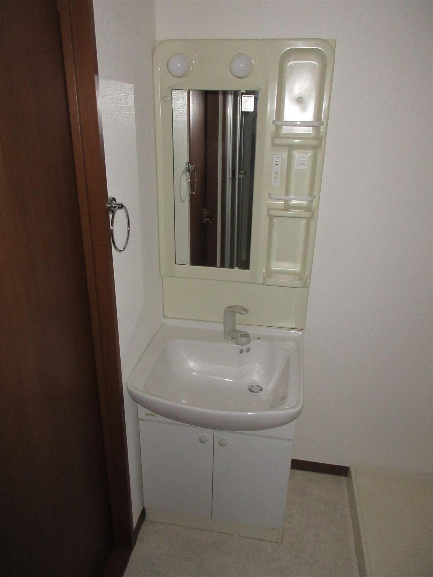 洗面設備　朝の身支度はこちらでどうぞ