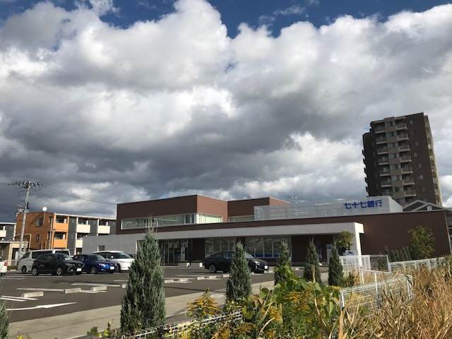 銀行　七十七銀行六丁目支店（銀行）まで698m