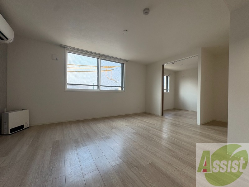 居室・リビング　広々としたリビングですね。使い勝手がよさそうですね！