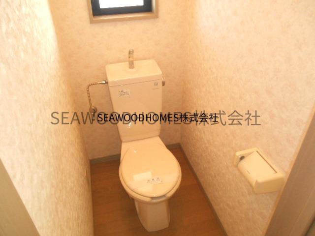 トイレ　★窓があるので明るい★