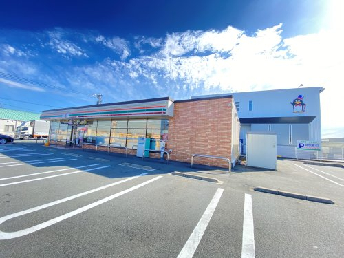 コンビニ　セブンイレブン松阪肥留町店（コンビニ）まで444m