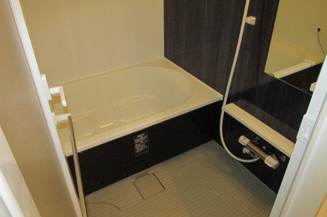 バス・シャワールーム　ゆったりとしたバス。おひとり様でもお二人様でも。。。