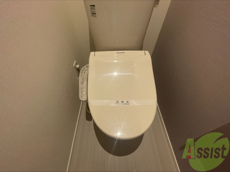 トイレ　トイレは温水洗浄便座となっておりこれが好きな方は多いですね。