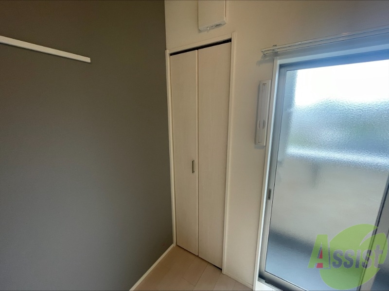 収納　収納は細長いですがその分縦に荷物が入りますね。