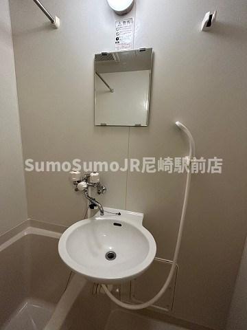 洗面設備　脱衣スペースもあります