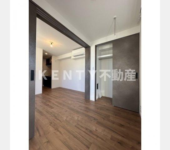 その他部屋・スペース　落ち着いて過ごせるお部屋なので、寝室にいかがでしょうか