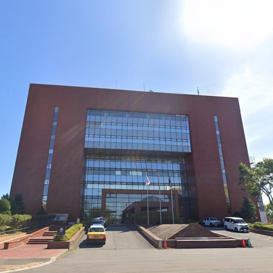 役所　函館市役所（役所）まで576m