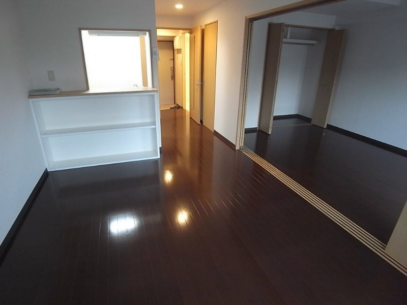 居室・リビング　ＬＤＫ10.9帖　洋室7.5帖とつなげても仕切っても使えます