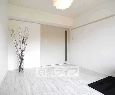 居室・リビング　綺麗な室内です。