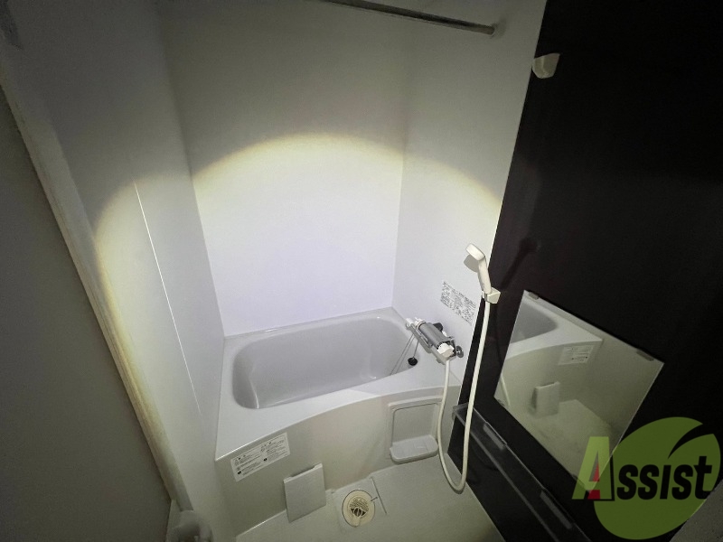 バス・シャワールーム　浴室は狭すぎず、シャワーも浴びやすそうです。