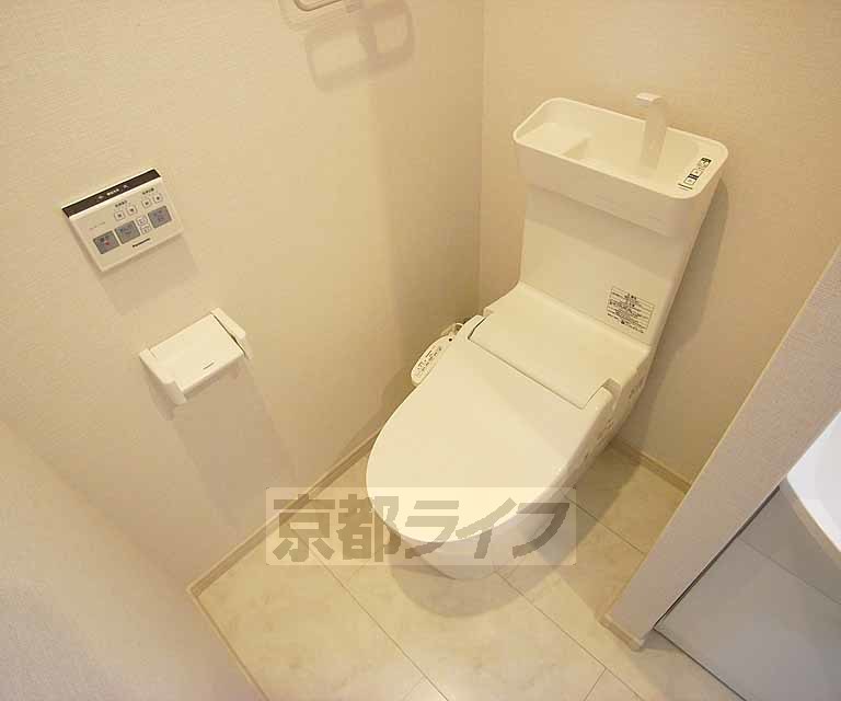 トイレ　ウォシュレット付きです。