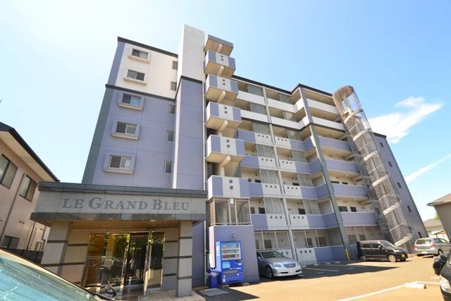 建物外観　重厚感ある外観