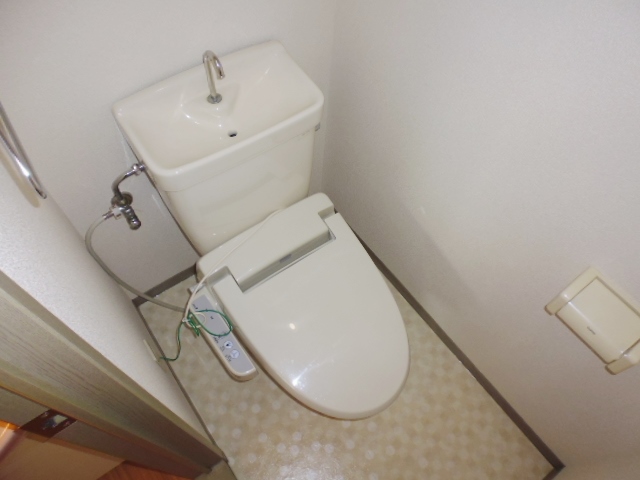 トイレ　温水洗浄便座